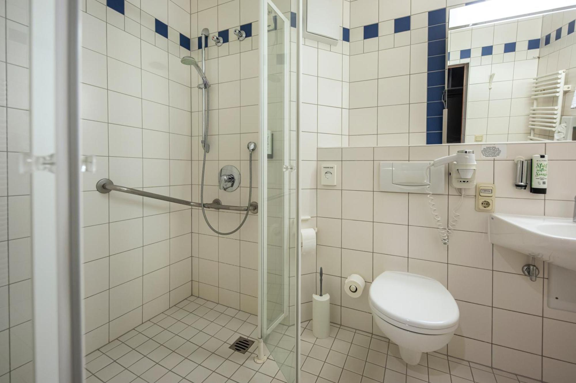 Roomingtons Karoli 瓦尔德基兴 外观 照片
