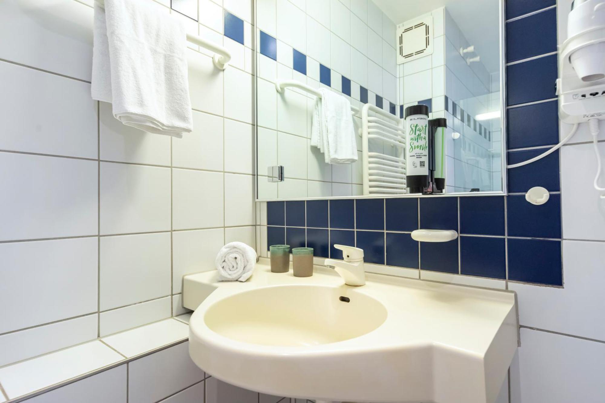 Roomingtons Karoli 瓦尔德基兴 外观 照片