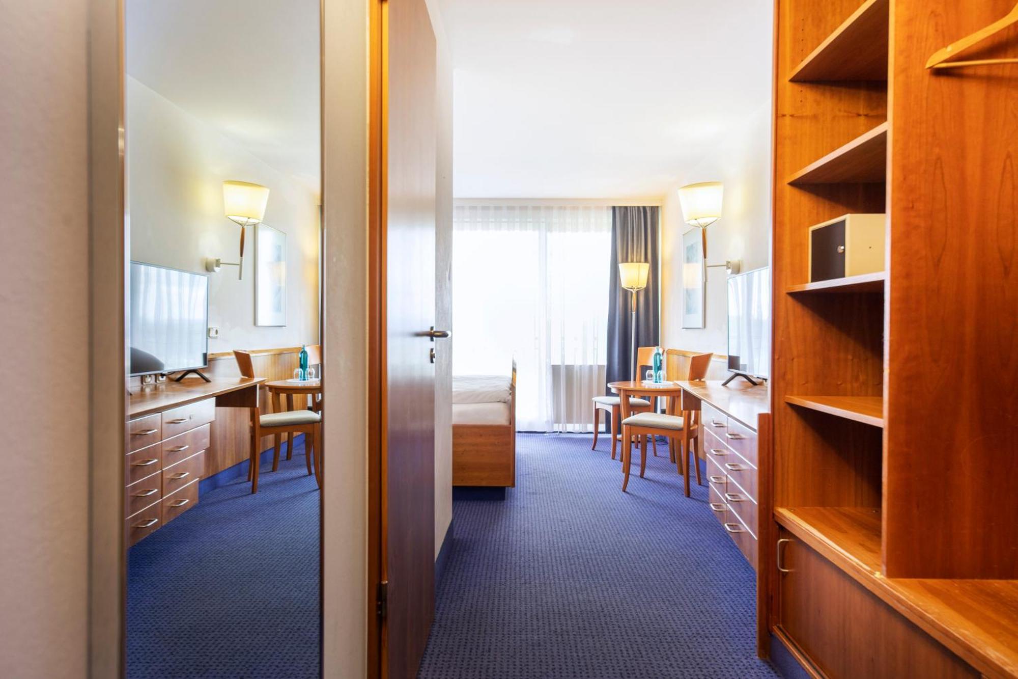 Roomingtons Karoli 瓦尔德基兴 外观 照片