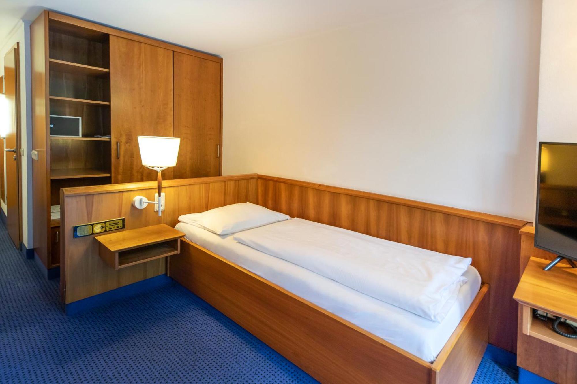 Roomingtons Karoli 瓦尔德基兴 外观 照片