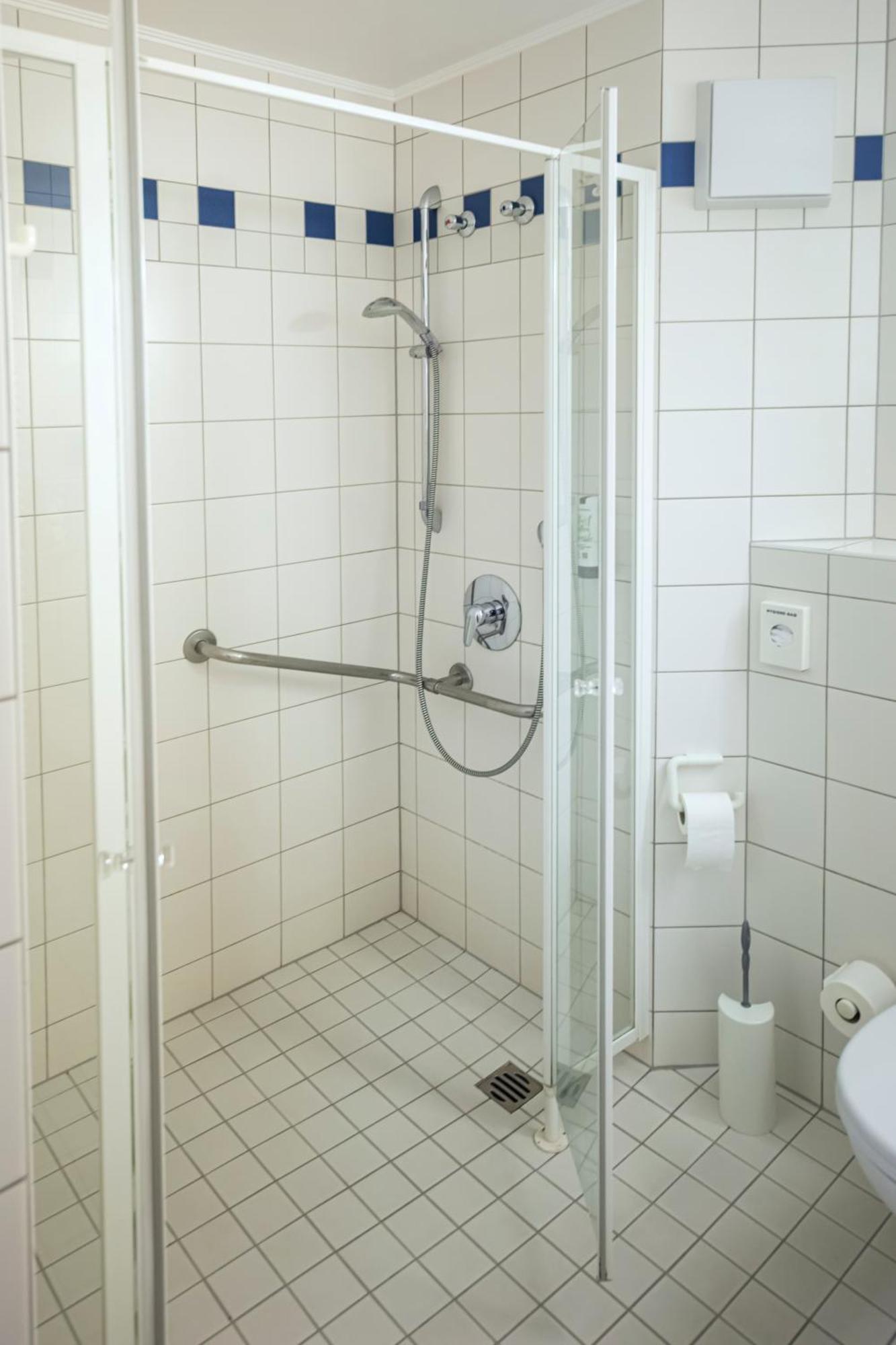 Roomingtons Karoli 瓦尔德基兴 外观 照片